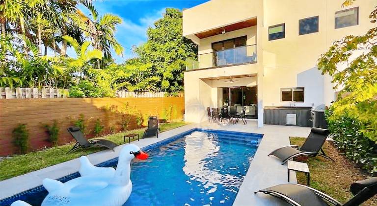 Vacation home with pool in Fort Lauderdale, FL