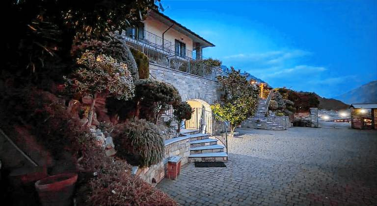 House with hot tub in Aosta