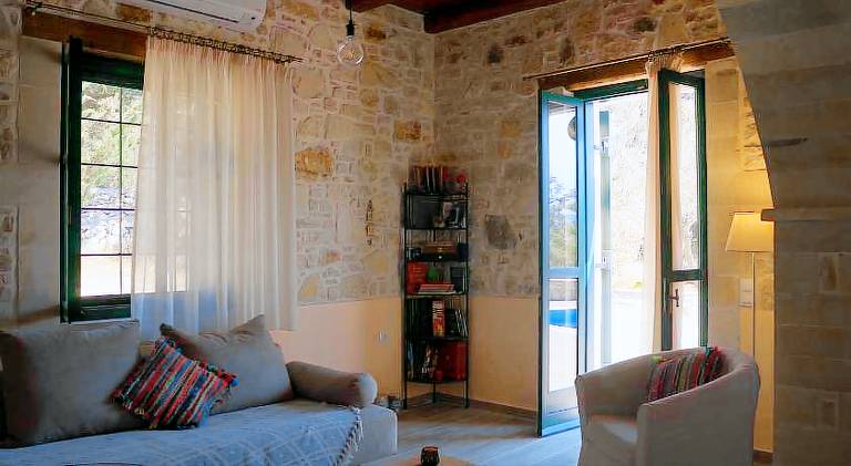 Villa with BBQ, pool & terrace — photo 2