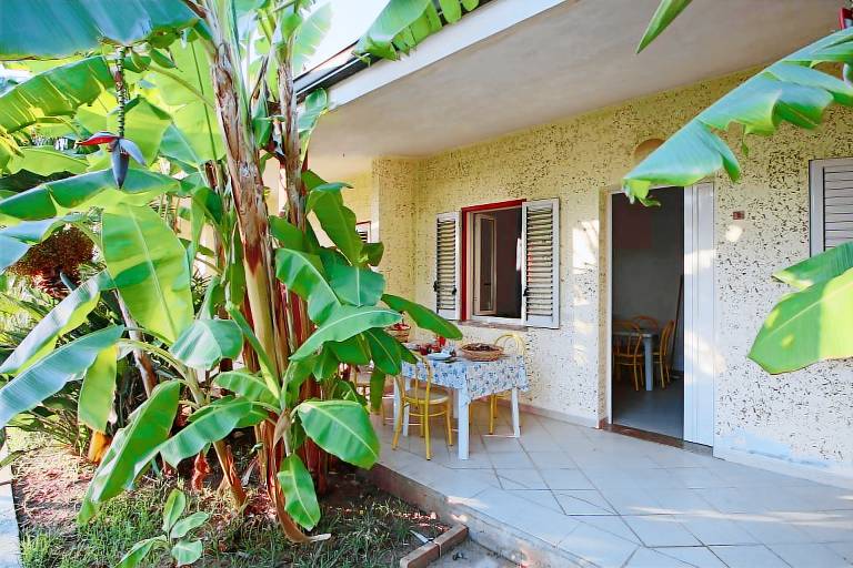 Vacation home with pool, terrace & garden — photo 2