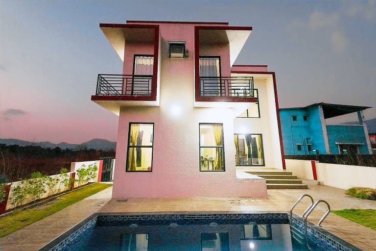 Villa with pool — photo 4