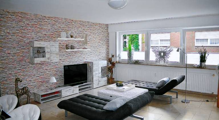 Rental apartment with BBQ & patio — photo 2
