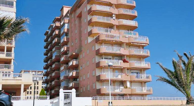 Holiday apartment with patio & pool in Oropesa del Mar