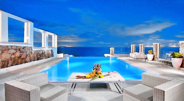Villa with pool & hot tub — photo 3