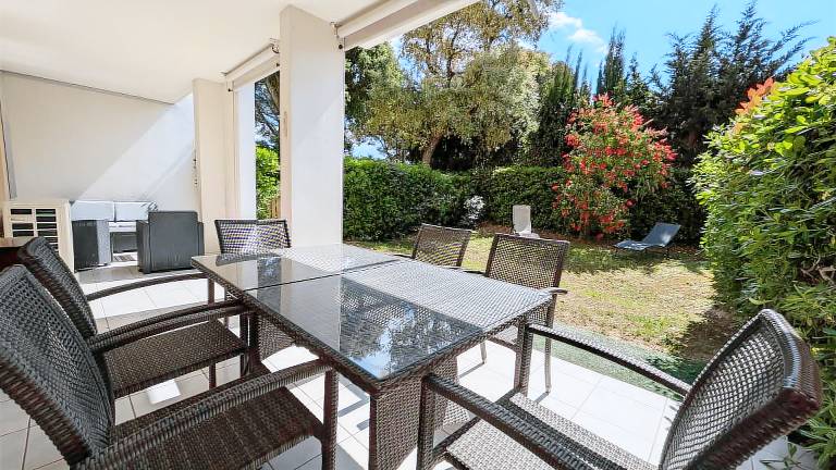 Apartment with terrace, yard & pool — photo 3