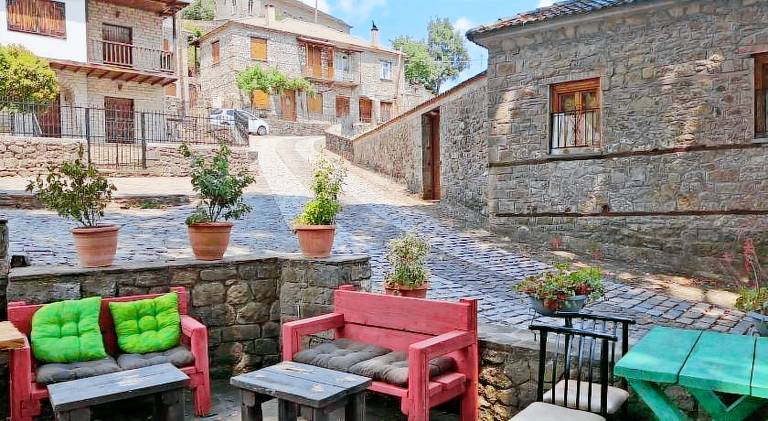 Armoloi Traditional Guest House