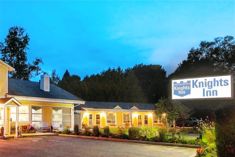 Knights Inn - Bracebridge, ON — photo 2