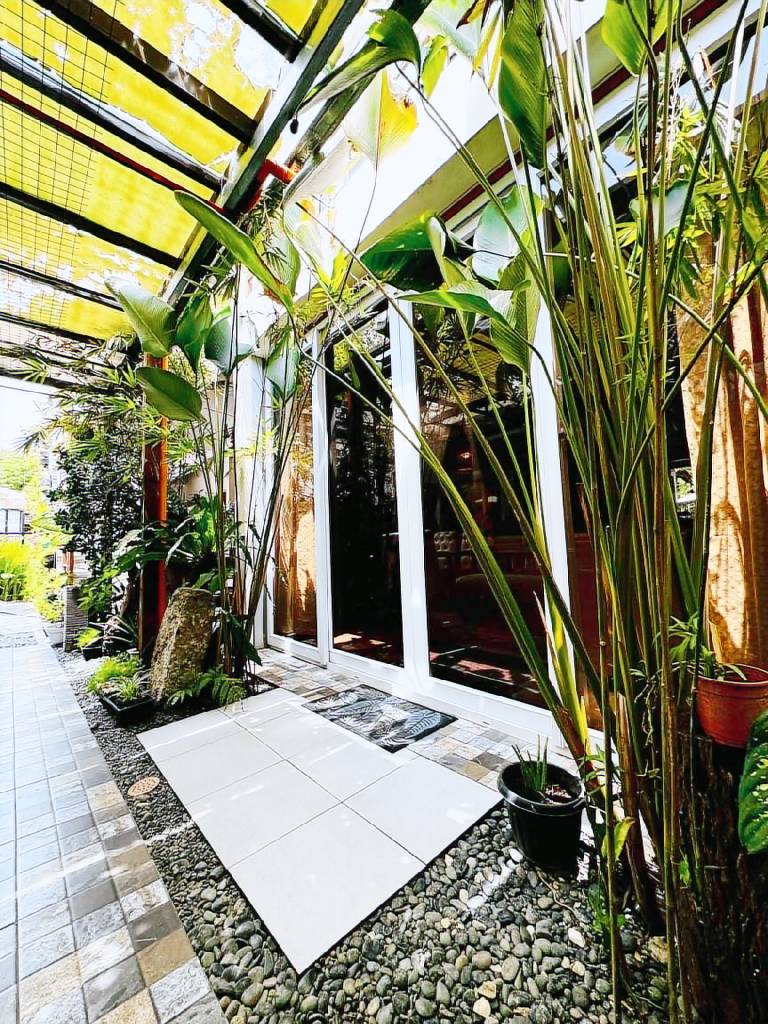 House with grill — photo 4