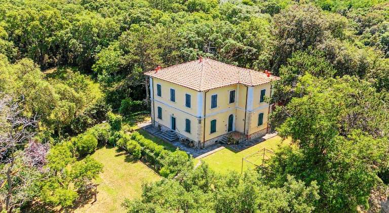 Rental apartment with 2 rooms for 6 persons in Gavorrano