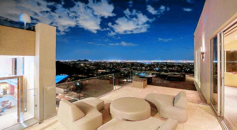 House with jacuzzi & pool — photo 4