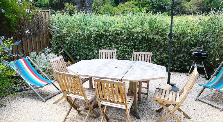 Apartment with yard, patio & barbecue — photo 5