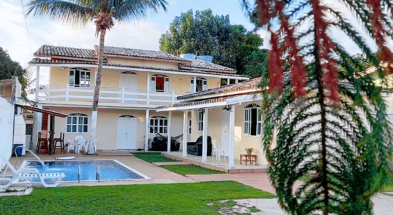 House with pool — photo 4