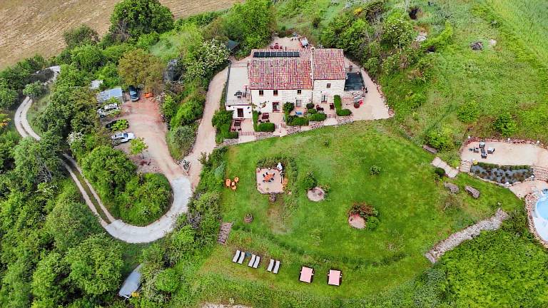 Farm with yard, barbeque & patio | Garden view — photo 2