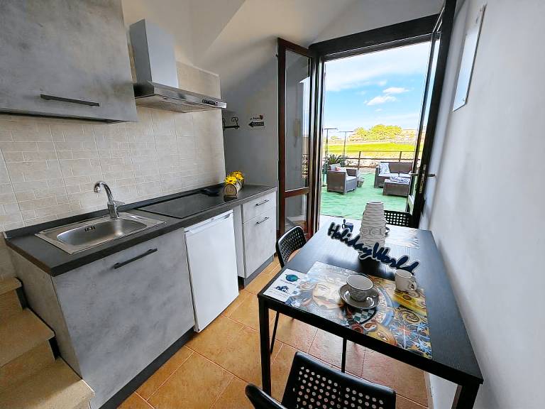 Holiday apartment with barbeque, garden & patio — photo 3