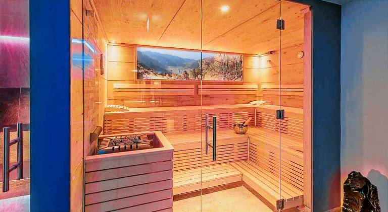 Serviced apartment with patio, pool & sauna — photo 4