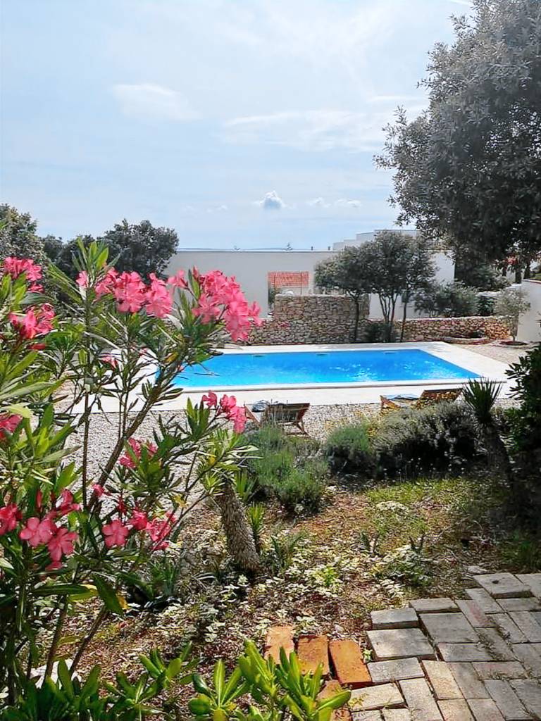 Vacation home with garden, terrace & barbecue | Pool view — photo 4