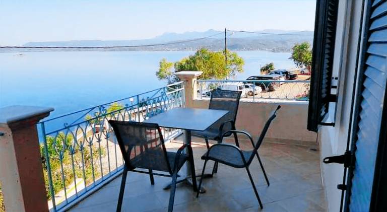 Holiday apartment with patio — photo 4