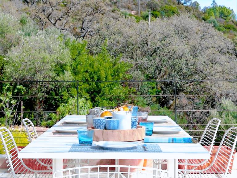 Vacation home with private pool, patio & BBQ | Sea view — photo 4