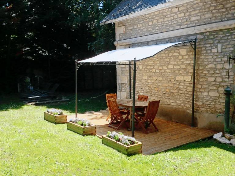 Cottage with barbecue & yard — photo 5