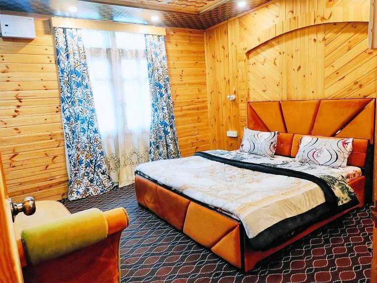 Holiday apartment with barbeque, hot tub & yard | Water view — photo 2