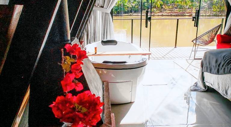 Chalet with pool & hot tub | Pets are welcome — photo 4