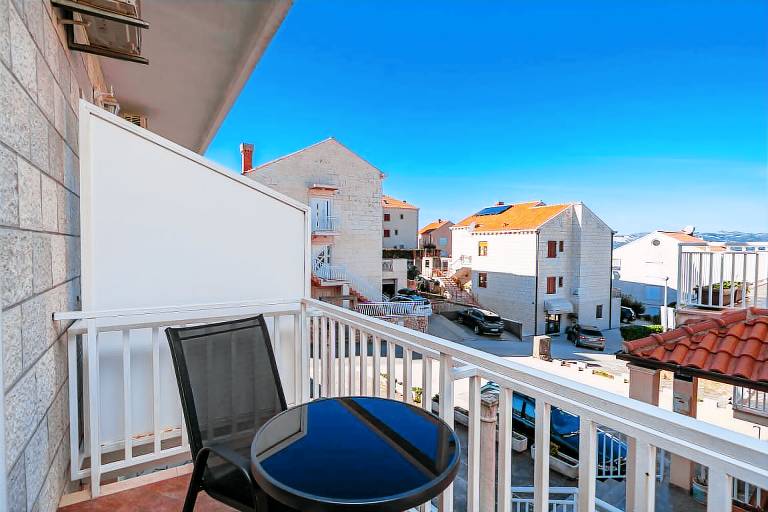 Rental apartment with terrace & barbeque | Sea view — photo 3
