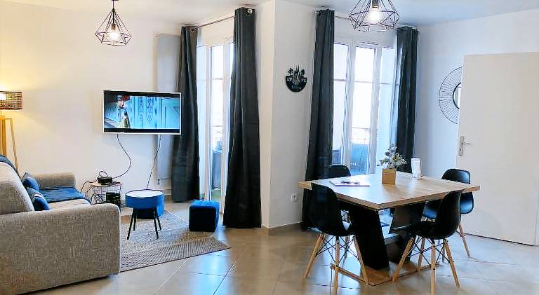 Rental apartment with jacuzzi & terrace in Serris