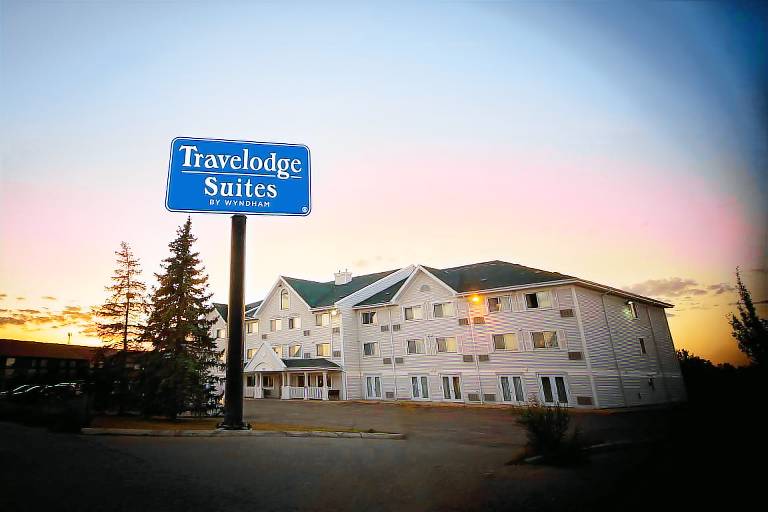Travelodge Suites by Wyndham Regina / Eastgate Bay in Regina, SK