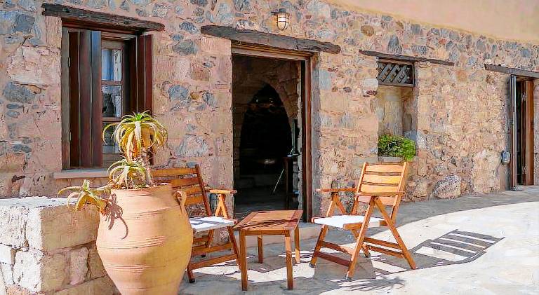 House with patio | Pet-friendly — photo 5