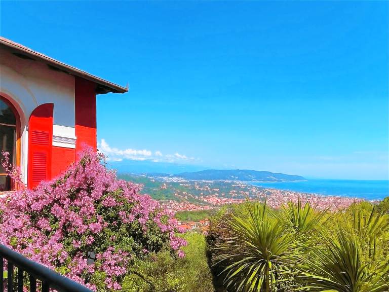 Vacation home with private pool, grill & yard | Nature view — photo 4