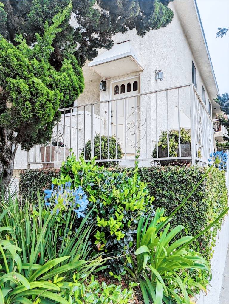 Condo  Beverly Hills