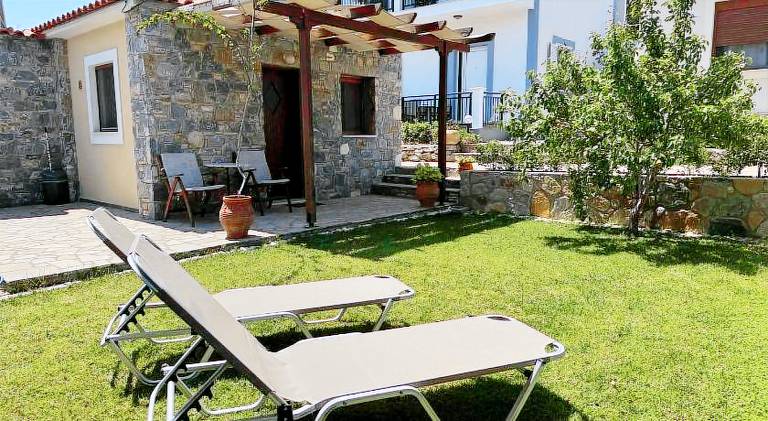 House with terrace & barbeque in Samos