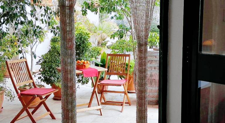 Apartment with terrace, yard & grill — photo 4