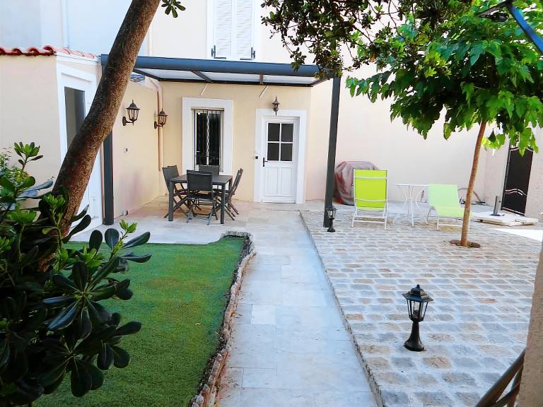 Villa with patio, grill & yard | Garden view — photo 4
