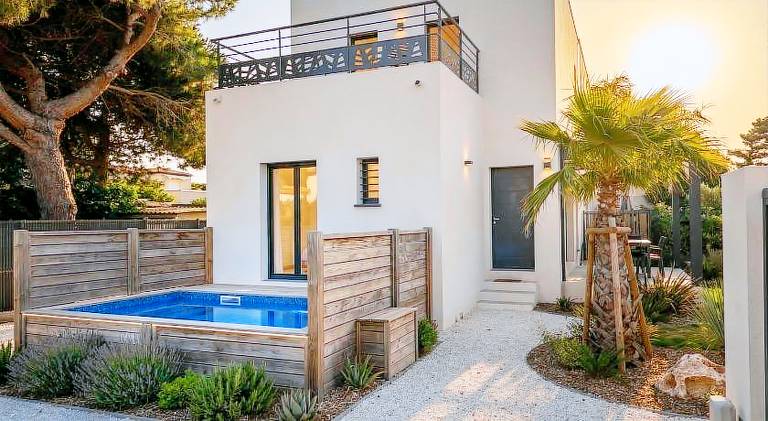 House with barbeque, private pool & terrace in Torreilles