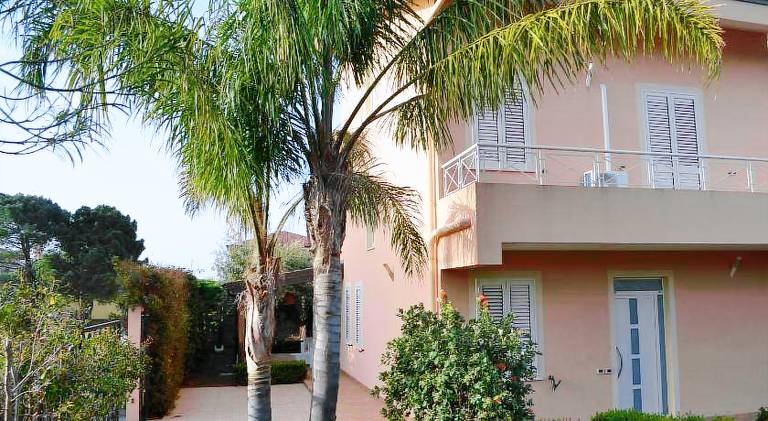 240 m&sup2; Villa