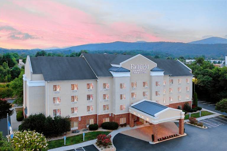 Fairfield by Marriott Inn & Suites Roanoke Hollins I 81