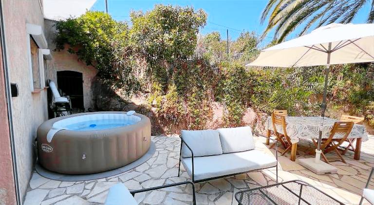 Lovely apartment with hot tub & grill | Pet-friendly — photo 5