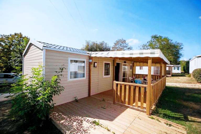 Child-friendly camping suite with heated pool | Pets are welcome — photo 3