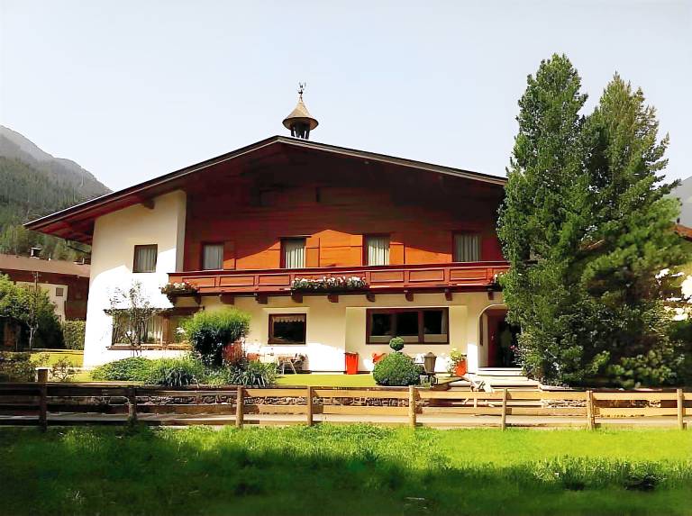 Alpin Hotel Garni Eder - Private Living in Mayrhofen