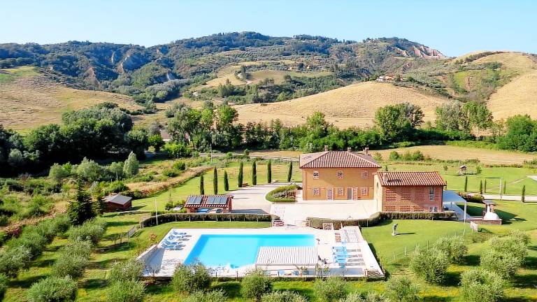 Villa with private pool, barbecue & garden | Pool view — photo 2