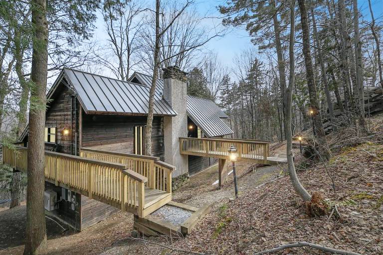 Fully equipped vacation home with yard & patio | Pets allowed — photo 5