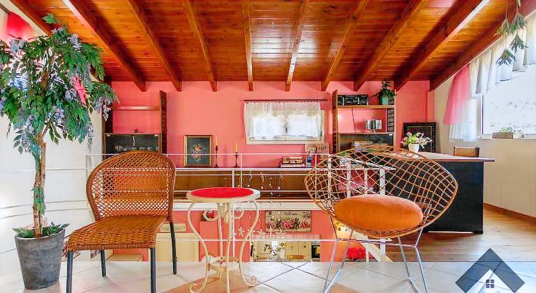 Nice villa with patio, yard & private pool | Pets allowed — photo 3