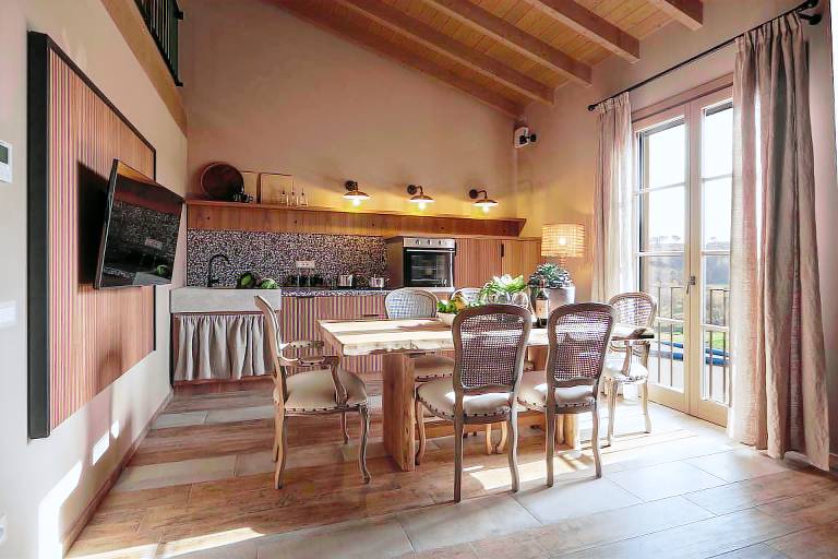 Child-friendly villa with private pool, barbeque & garden | Pool view | Pet-friendly — photo 3