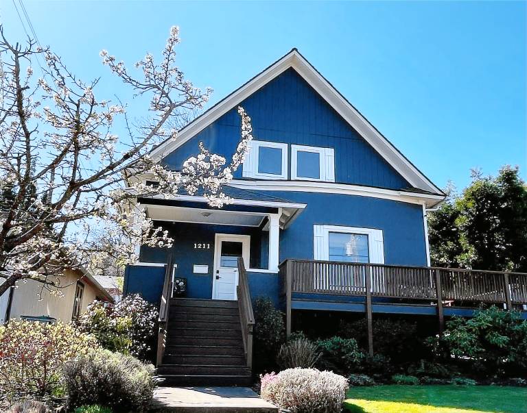 House with patio | Mountain view — photo 3