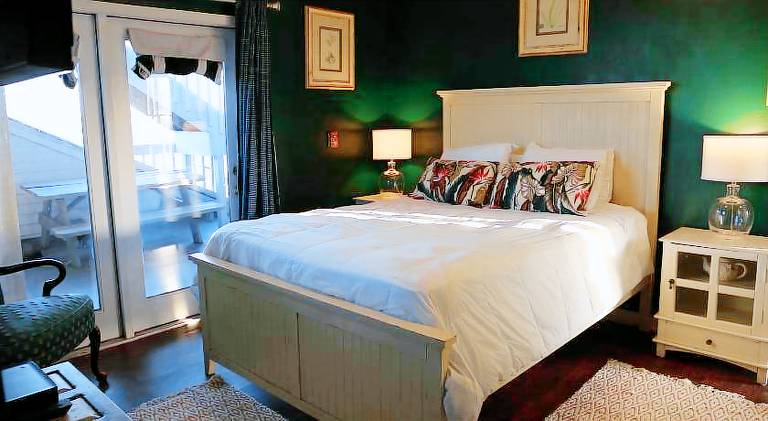 Tavern On The Bay Hotel - Lucky Luciano Suite — photo 2