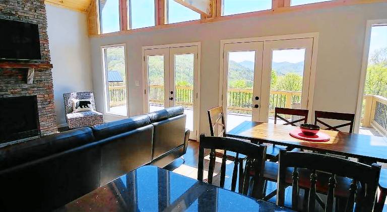 Vacation home with jacuzzi — photo 5