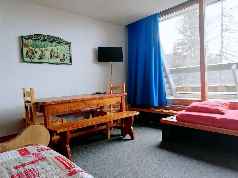 Large studio for 4 at Arc 1600 with wifi and pets allowed — photo 2