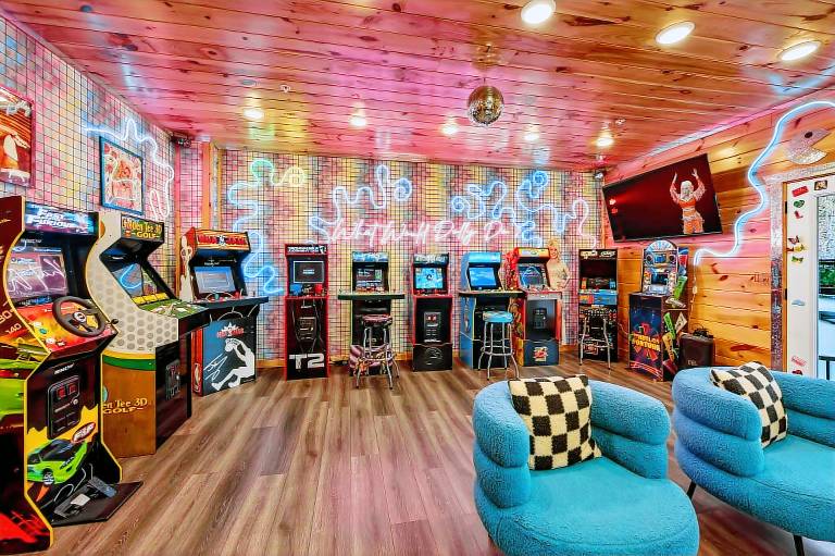 Heated Pool, Arcades, Hot Tub, Sauna, Dolly Vibes — photo 2
