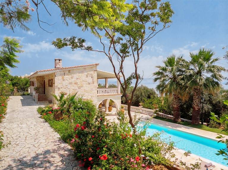 Villa with garden, private pool & barbecue — photo 5